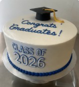 Graduation cake with 3D printed graduation cap and year decoration